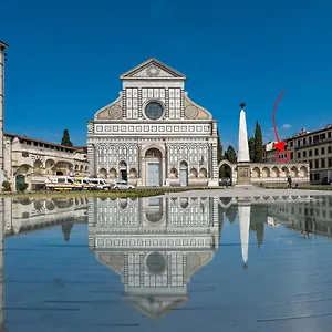 Apartment Charm: Piazza View Florence
