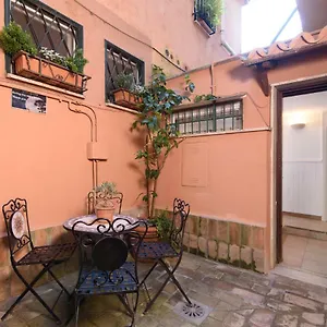 Appartamento Lovely With Garden In Vatican Museums Trastevere, Roma